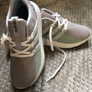 Adidas size 6 Questar Flows